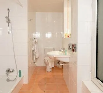 特拉侬里昂车站酒店